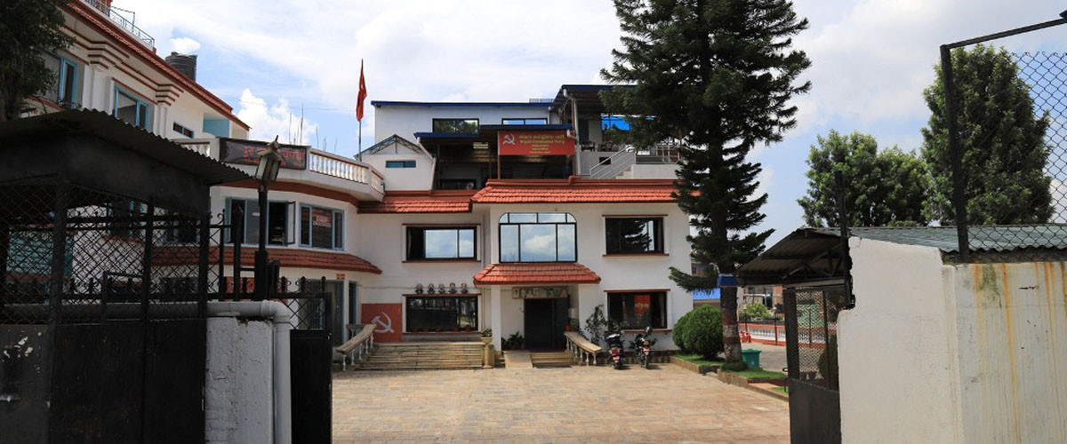 माओवादी कार्यालयमा दुई दिनसम्म झन्डा आधा झुकाइने