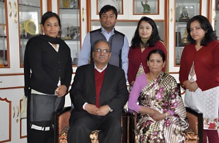 प्रचण्डको जीवनमा दुःखद संयोग- छोरा र श्रीमती नर्भिकमै अस्ताए