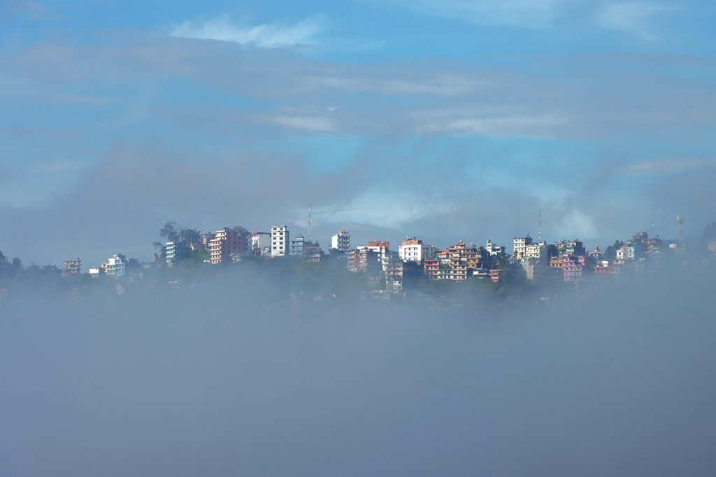 बादलको लुकामारीमा चरिकोटको सुन्दरता