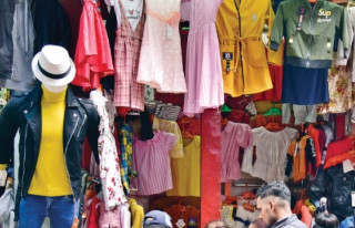 दसैँ पर्वको छुटका नाममा बजारमा यसरी मच्चाइन्छ लुट