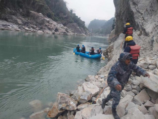 त्रिशूलीमा खसेको जीप निकालियो,भारतीय नम्बर प्लेटको गाडी