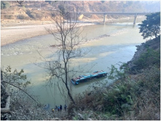 घाटबेँसीमा भएको बस दुर्घटनामा  मृत्यु हुनेको संख्या सात पुग्यो