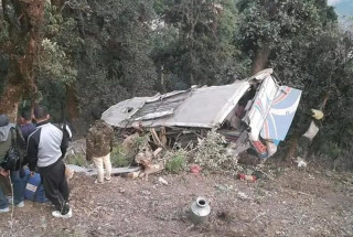 डोटीमा बस दुर्घटना हुँदा १६ जना घाइते