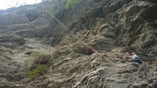 भिर पहराबाट म्याग्दीमा निकाल्न थालियो मह