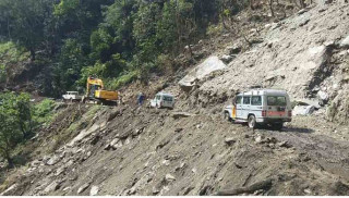 सुक्खा पहिरो गएपछि सिद्धिचरण राजमार्ग अवरुद्ध