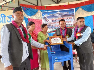 मोना कुवेतद्वारा जनकल्याण माध्यमिक विद्यालयलाई २० थान कुर्ची सहयोग
