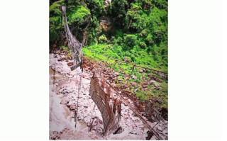 रहगाड खोलामा झोलुङ्गे पुल नहुँदा स्थानीयलाई सास्ती
