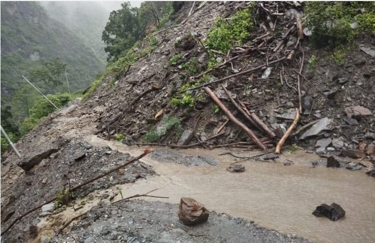 पहिरोले  पश्चिम म्याग्दीको यातायात प्रभावित
