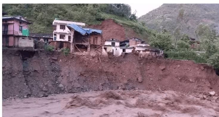 रुकुम पश्चिममा बाढीले घर बगाउँदा तीन बालिकाको मृत्यु