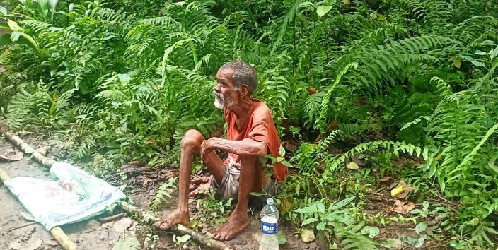 जङ्गलमा छाडिएका ७० वर्षीय वृद्धको उद्धार
