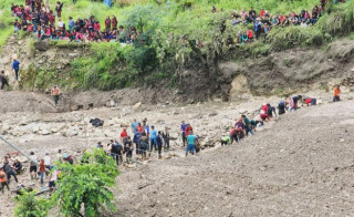 गोरखाको धार्चे पहिरोमा परी बेपत्ता पाँचजनाको खोजी जारी