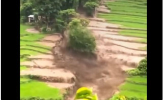 बाढी पहिरोका कारण बडिगाडमा ५० परिवार विस्थापित
