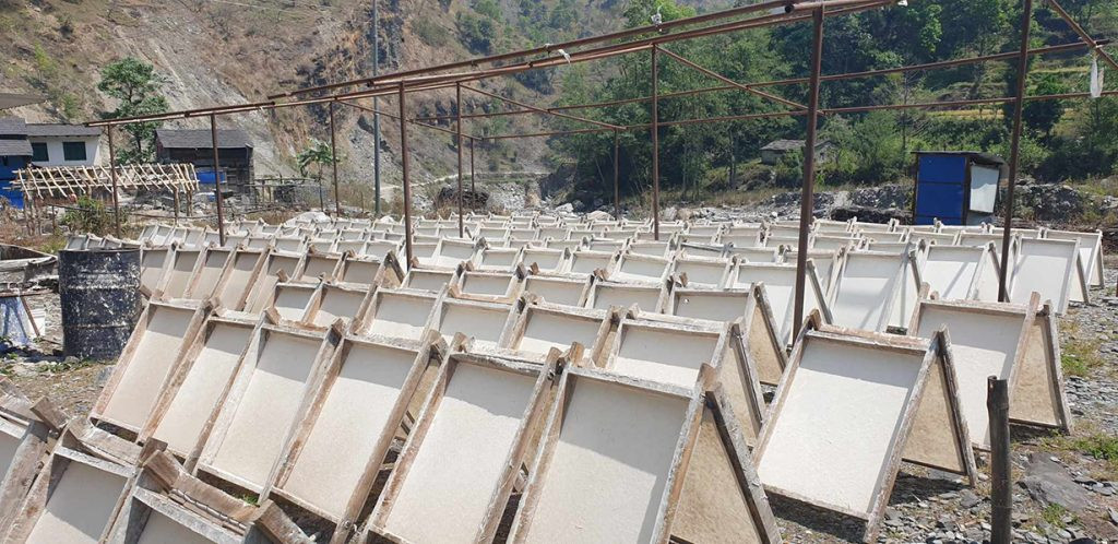 म्याग्दीमा ५ महिनादेखि बन्द नेपाली कागज उद्योग सञ्चालनमा