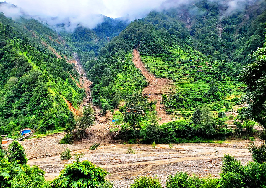 बाटोले गाउँमा सुविधाभन्दा दु:ख धेरै’