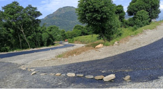 दरवाङमा सडक पुगेको १९ वर्षपछि कालोपत्र