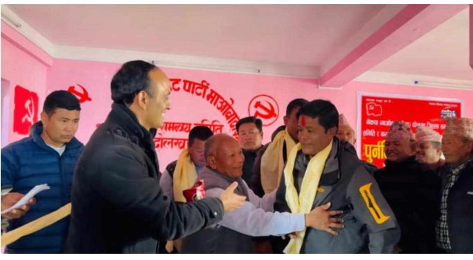 विप्लव नेकपाका नेता कार्यकर्ता माओवादी केन्द्रमा समाहित