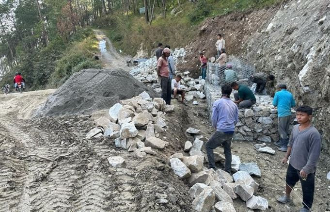 बेनी–पाखापानी–घतान सडक स्तरोन्नति गरिँदै