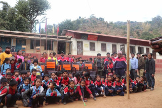 संखुवासभा समाज कुवेतद्वारा तीन विद्यालयलाई शैक्षिक सामग्री सहयोग