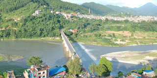 मादी नदीले बगाउँदा एक जना बेपत्ता