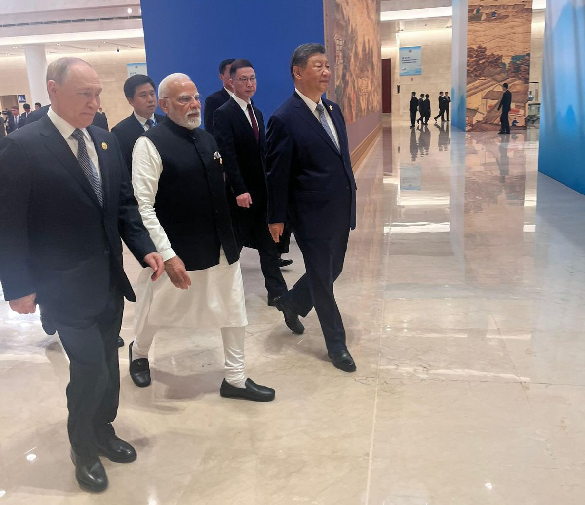 मोदी, पुटिन र सी एकसाथ  देखिए