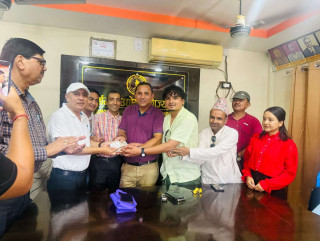 बाढीपीडितहरूलाई झापाली समाज कुवेतबाट एक लाख ७१ हजार रुपैयाँ बराबरको राहत सामाग्री हस्तान्तरण