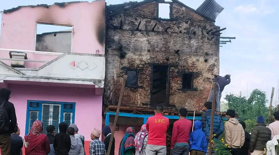 गुल्मीका दुई ठाउँमा आगलागी, घर र गोठ जलेर नष्ट