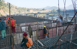 चार लेनको मादी पुल अन्तिम चरणमा