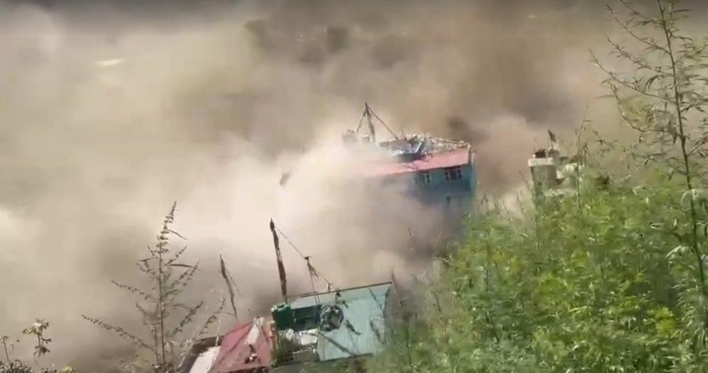 निरन्तरको झरीपछि :  बाढी पहिरोले म्याग्दीका करिब ५५० घरपरिवार प्रभावित